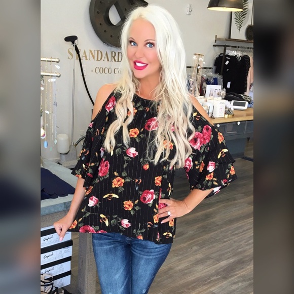 LAST 1! 💕Tiered Ruffle Cold Shoulder Top! - Picture 3 of 5